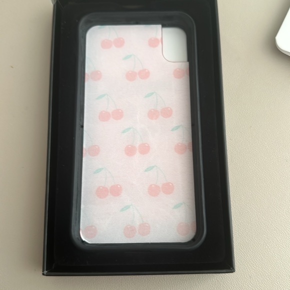 4 Wildflower IPhone XR cases. (Message to buy just specific one(s) or comment). - Picture 5 of 14